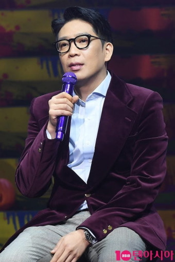 MC몽, 신고 없이 7만 달러 들고 출국하려다 검찰 송치…