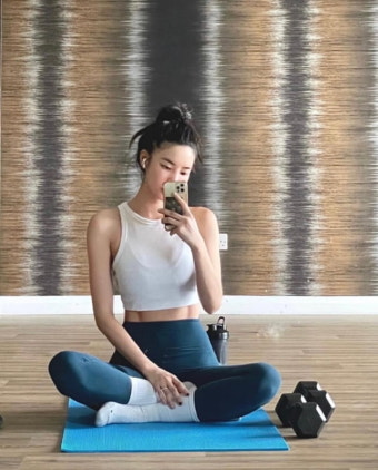 '이상해 며느리' 김윤지, 리즈시절 몸매 그대로...절제된 섹시美[TEN]