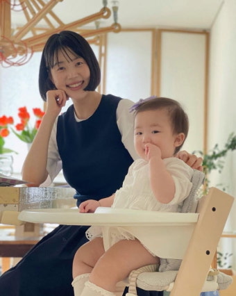 한지혜, 10개월 딸에게서 검사 남편 얼굴 보이네…눈빛에서 꿀 뚝뚝 [TEN]