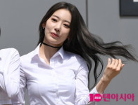 [TEN 포토] 미야와키 사쿠라 긴머리 휘날리며~