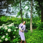 치과의사♥ 전혜빈, 만삭 D라인 부여잡고 참석한 한지혜 딸 돌잔치…꽃 구경[TEN★]