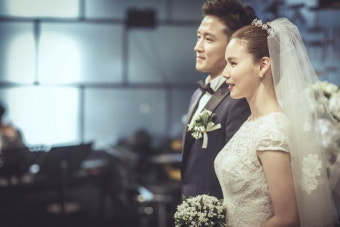 진태현, '기적 같은 임신' 박시은과 결혼 7주년 자축 