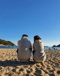 조예영 이렇게 서로만·♥한정민 내 옆에 예영이만…쪼그려 앉은 뒷모습에도 사랑 가득