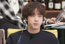 방탄소년단 진, 멤버도 찬사 보내는 美의 남신 진 형 너무 잘생겼어요