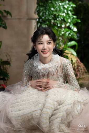 김유정, 화려한 비주얼+연기 내공…'셰익스피어 인 러브' 첫 무대 성공적