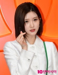 [TEN 포토] 아이브 가을 품격있는 하트