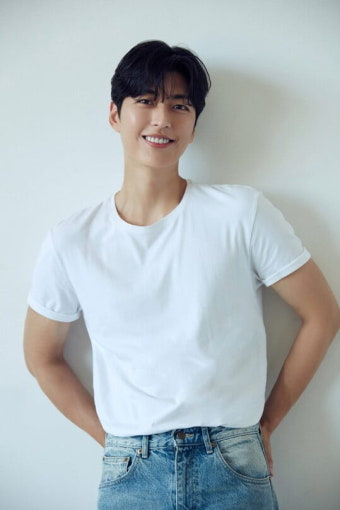 '박해진 닮은꼴' 정시현, 인코드와 전속계약 체결...김재중과 한솥밥