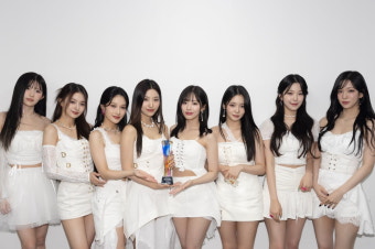 프로미스나인, ‘2023 K 글로벌 하트 드림 어워즈’ 수상…