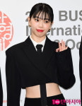 [TEN포토] 아이나 디 앤드 '귀여운 표정'