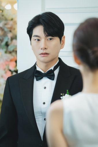 '복수 시작' 박민영, 이이경송하윤 결혼식 민폐 하객룩('내남결')