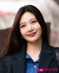 [TEN포토]레드벨벳 조이 인형이랑 붕어빵