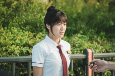 또 교복 입은 김혜윤, 아는 맛이 무섭다…변우석과 청춘 로맨스('선재 업고 튀어')