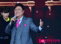 [TEN포토]남진 트롯 대부의 무대