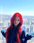 있지 유나, 레드 헤어스타일로 드러낸 디즈니 공주님 모먼트 [TEN★]