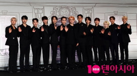 [TEN포토]세븐틴 베스트 앨범 ‘17 IS RIGHT HERE’ 발매