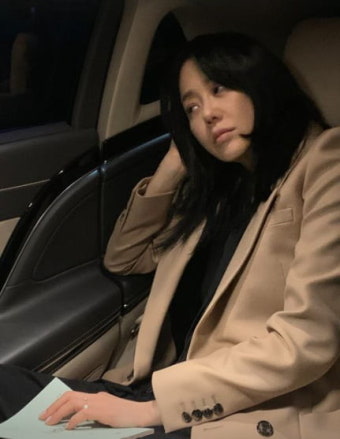 고현정, 눈에 초점 잃었다…신작 '나미브' 대본 읽다 나른