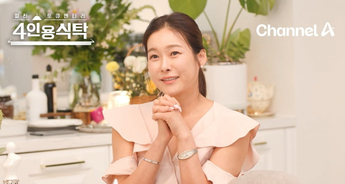 쇼핑몰 CEO 현영, 러브스토리와 사업 이야기 공개... 절친 토큐멘터리 4인용 식탁 인기  