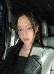 누구랑 탑승했길래…블랙핑크 제니, 옆자리에서 눈을 못 떼네