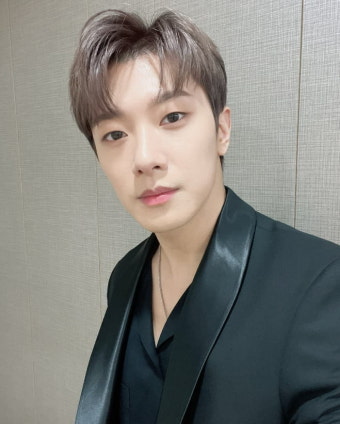 '성매매 의혹' 최민환 지우기 시작되나 