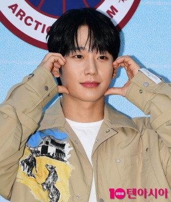 [공식] 정해인, '5살 연하' 하영과 핑크빛 터질까…