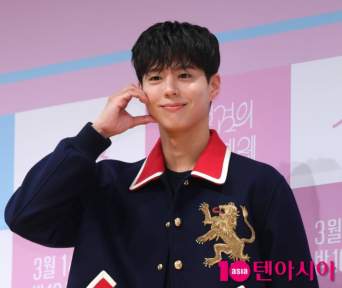 박보검의 쇼 칸타빌레에 이승윤과 다른 아티스트들이 참여하여 무대를 풍성하게 만들었습니다.