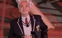 지드래곤, 데이트 딱 걸렸다…교복 입고 놀이공원서 포착 챙겨줘서 고마워 (굿데이)