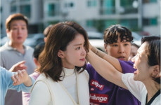 이시영, 아파트 주민과 머리채 잡고 몸싸움…경찰 도착해 폴리스 라인 출입 통제 (살롱드)