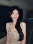 '카리나 닮은꼴' 이효나, 눈부신 드레스 자태 공개…새해 부터 눈 부시네