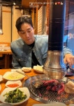 송지은박위, '구독료 2990원' 갑론을박 벌어졌는데…배 터지는 외식 인증