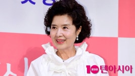 '74세' 윤미라, 동안 비결로 미혼 생활 꼽았다…
