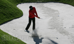 벙커샷을 날리는 이선화