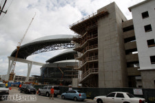 멀리서 보이는 새로운 구장의 지붕