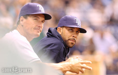 경기 지켜보는 짐 히키 코치와 데이빗 프라이스