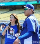 [포토] 수지, 류현진과 함께 영광이지요