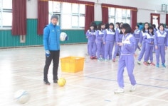 이천수가 교사가 됐다고…인천 계산여중에서 축구 특강