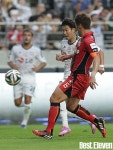 [b11포토] 손흥민VS김진규 치열한 승부