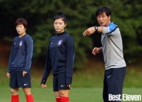 [b11포토] 정성천 코치, 서연아 니가 라인을 잘 봐야해~