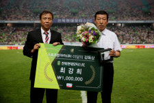 무패행진 이끄는 최강희 감독, 7월의 스포츠투아이 감독상