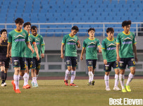 [B11포토] 안산, 초반에는 분위기 좋았는데