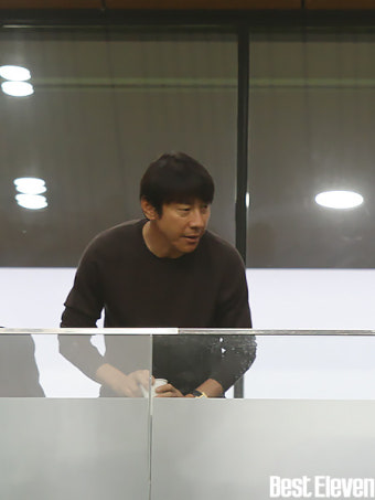 [B11포토] 전북-울산 경기장을 찾은 신태용 감독