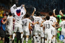 어린 태극전사들의 투혼, 한국 축구 역사 직접 쓰다 