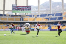 부산, 2승 1무 상승세 속 환호 받으며 홈 개막전 장식