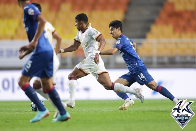 포항, 오베르단 결승골로 FC 서울 제압하며 3연승!