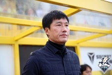 [b11 현장] 울산 또 잡았다… '정효볼' 광주, 이건희 막판 결승골로 1-0 승리 → 2위 포항 2점 차 추격