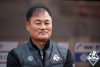 [b11 현장] '7인 디펜스 라인' 보여준 충북청주… 최윤겸 감독, 
