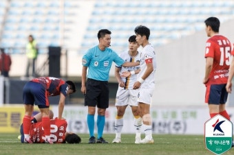 [b11 현장] '정치인 멀티골' 김천, '난적' 광주에 2-1 역전승으로 선두 탈환…광주는 4연패 수렁