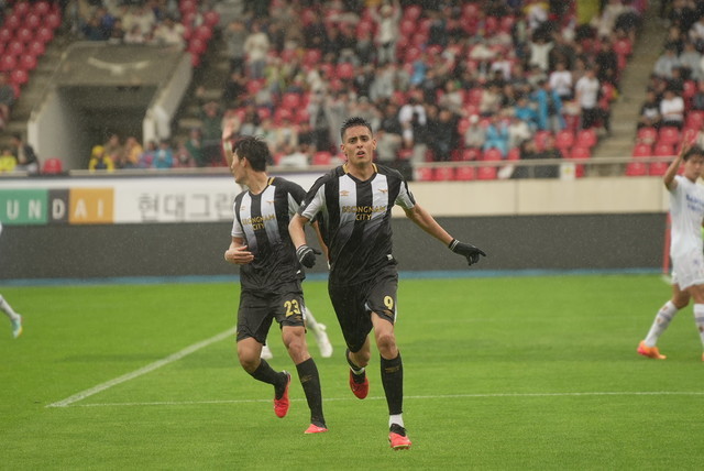 성남FC, 최철우 감독과 상호 합의로 계약 해지 결정