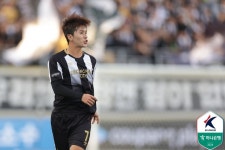 [b11 현장] 이기제 극장 중거리포! 수원 삼성, 도약 절실한 성남 상대 2-1 역전승… K리그2 PO권 재진입
