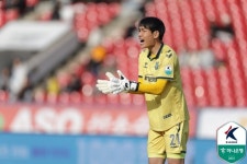 [b11 현장] 홍성요 수석코치, 조성훈 GK 치명적 실수 했지만 "실수는 경기 하다보면 나올 수 있는 것"