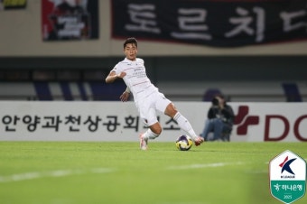 [BE.현장] '어정원-김인성 연속골' 포항, 안양 2-0으로 꺾고 5위 점프... 안양은 5경기 연속 무승 늪